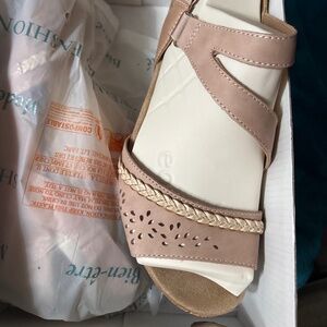 Women’s shoes sandals